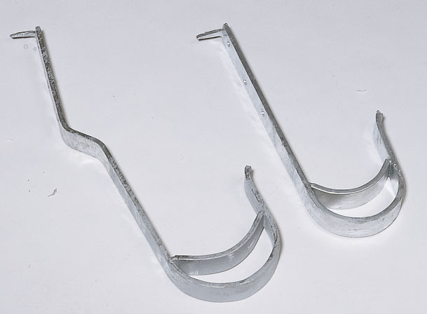 Dachhaken für Schiefer und Dachziegel: Sichere Befestigungslösungen für Kaminkehrerleitern