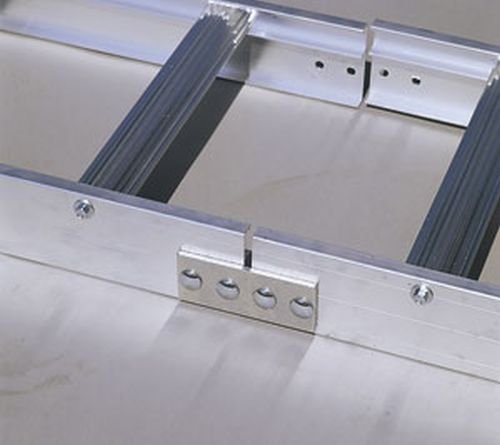 ALU-Verbindungslaschen für Kaminkehrer-Auflegeleitern: Sicherheit und Stabilität für Wartungsarbeite